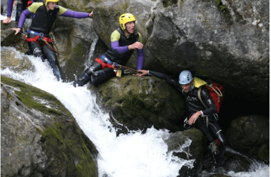 Team building sportif canyoning event's toy